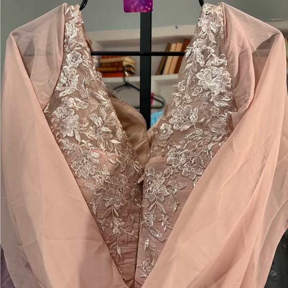NWOT-Chic Blush Maxi Dress with Lace Accents has Cape sleeves. New no tags - Picture 9 of 10